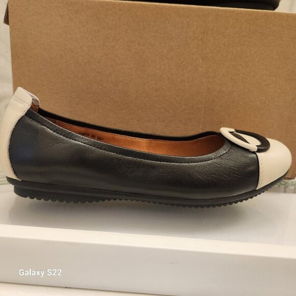Josef Seibel " Pippa 19" Schwarz/Off white Ballet flats. NIB. Sze EU 37/US 6-6.5 - Picture 2 of 11
